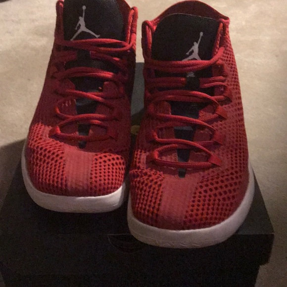 Jordan Reveals Size 12.5 - Picture 2 of 4